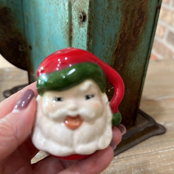 Santa Salt n Pepper Shakers - Picture 3 of 14